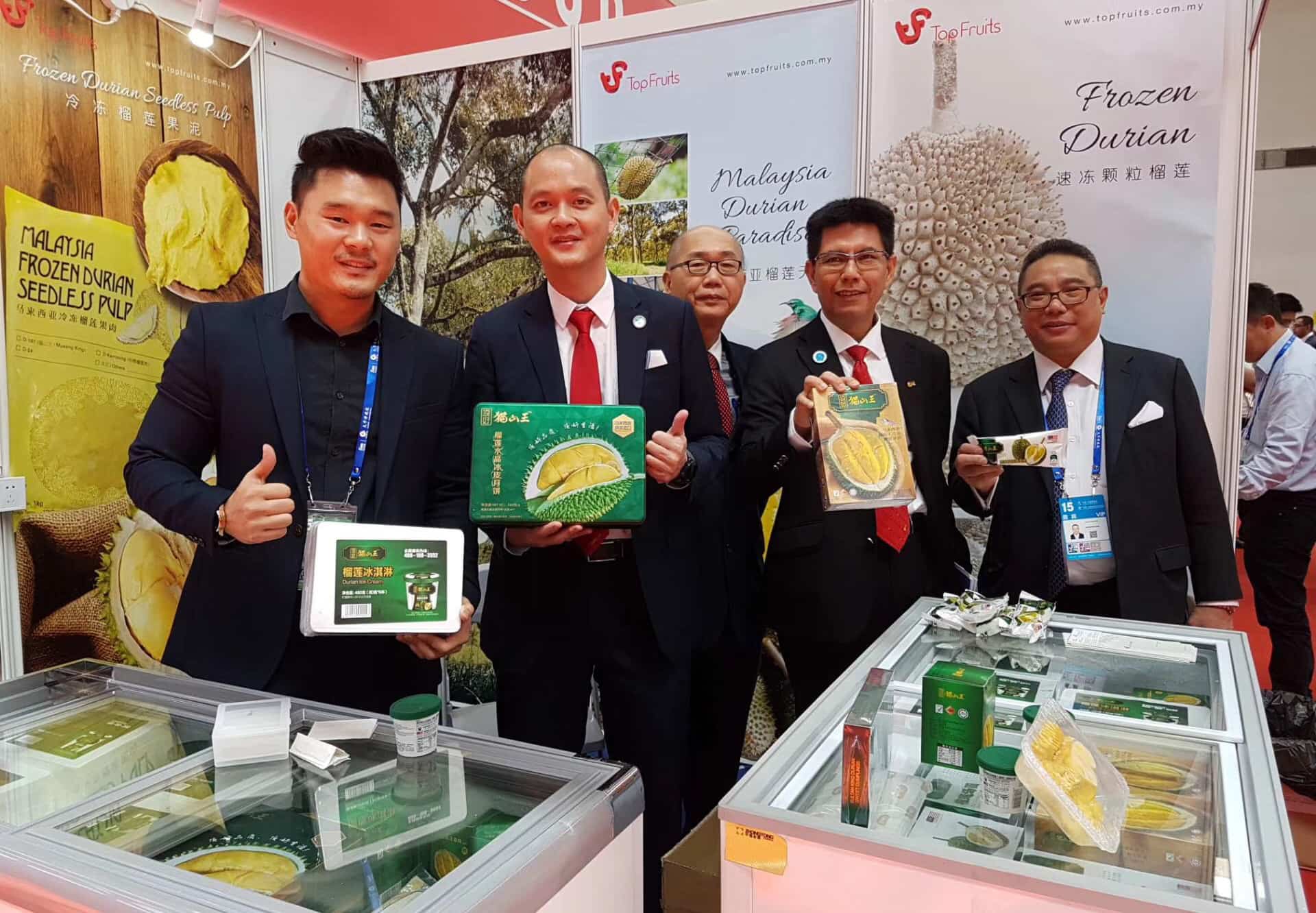top-fruits-employees-at-ASEAN-expo